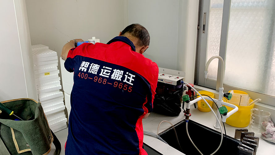 實驗室設備搬運